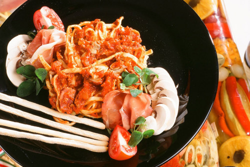 Cappelletti met Italiaanse saus