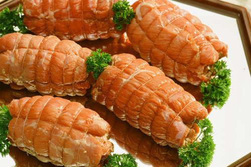 Mini rollades met pikante kipvulling