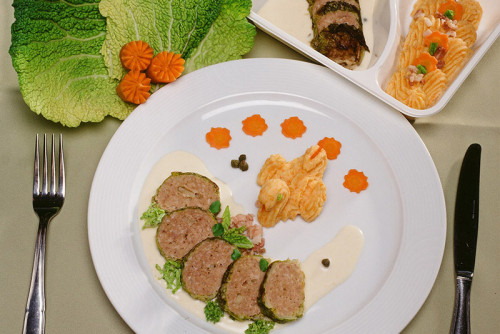 Gehakt gevulde savooirolletjes met kappertjessaus