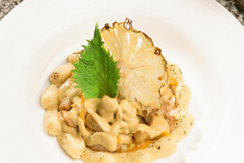 Varkensragout in kerriesaus