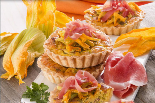 Mini quiches met Parmaham en Pompoenbloem