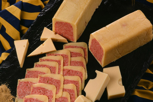 Naturel gehakt kaasstolp met kaasrand