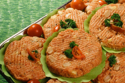 Lamsburgers met champignons, bieslook en citroenschil