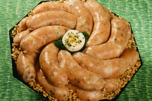 Kip asperge saucijsjes pijnboompitten en gekookte eieren