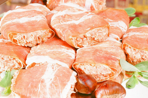 Hamburger met luchtgedroogde rauwe ham/kaas en appelstroop