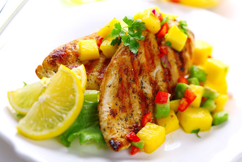 Kippenborst met mango en kaneel