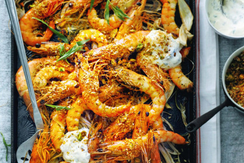 Garnalen met pistache-pangrattato en dragoncrème