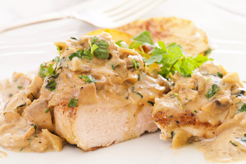 Kipfilet met mosterdsaus en cola-rijst