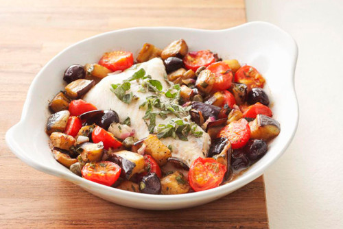 Wijting met cherrytomaatjes en aubergine uit de oven