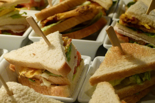 Mini clubsandwiches met rauwe ham