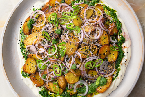 Aardappels met chaat masala, yoghurt en tamarinde