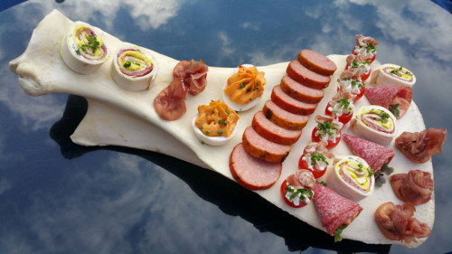 Planken met tapas en hapjes