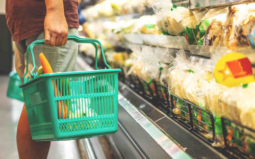 Supermarkt­ver­kopen gedaald, consument kookt anders