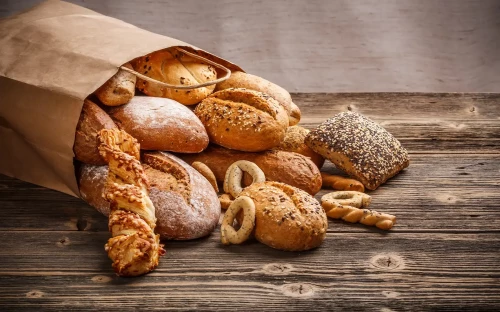 Consument bezuinigt op brood, banket en gebak