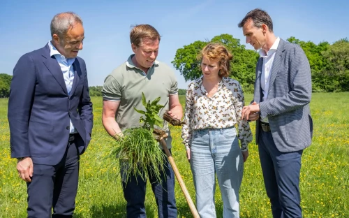 Lidl, Friesland­Cam­pina en ReGeNL starten pilot bodemher­stel