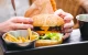 Consument keert fastser­vice de rug toe