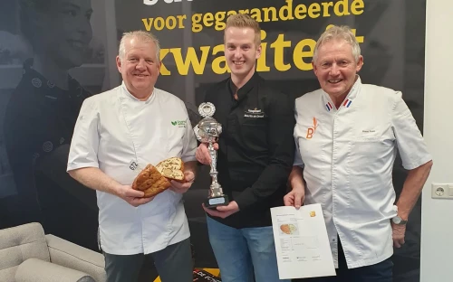 Herman Schepers pakt titel Beste Kerststol 2025