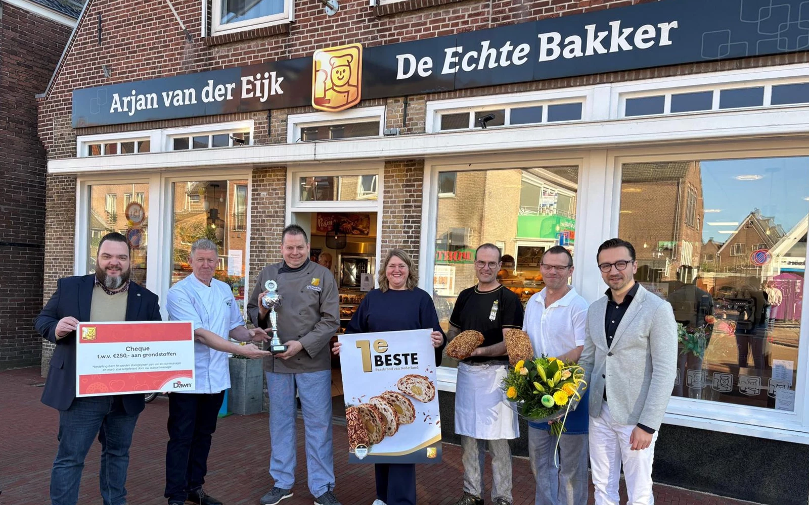 van der Eijk wint Paasbroodkeuring Echte Bakkers