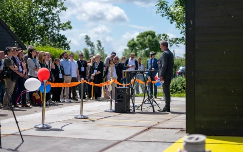 Eerste kweekvlees­boer­derij officieel geopend